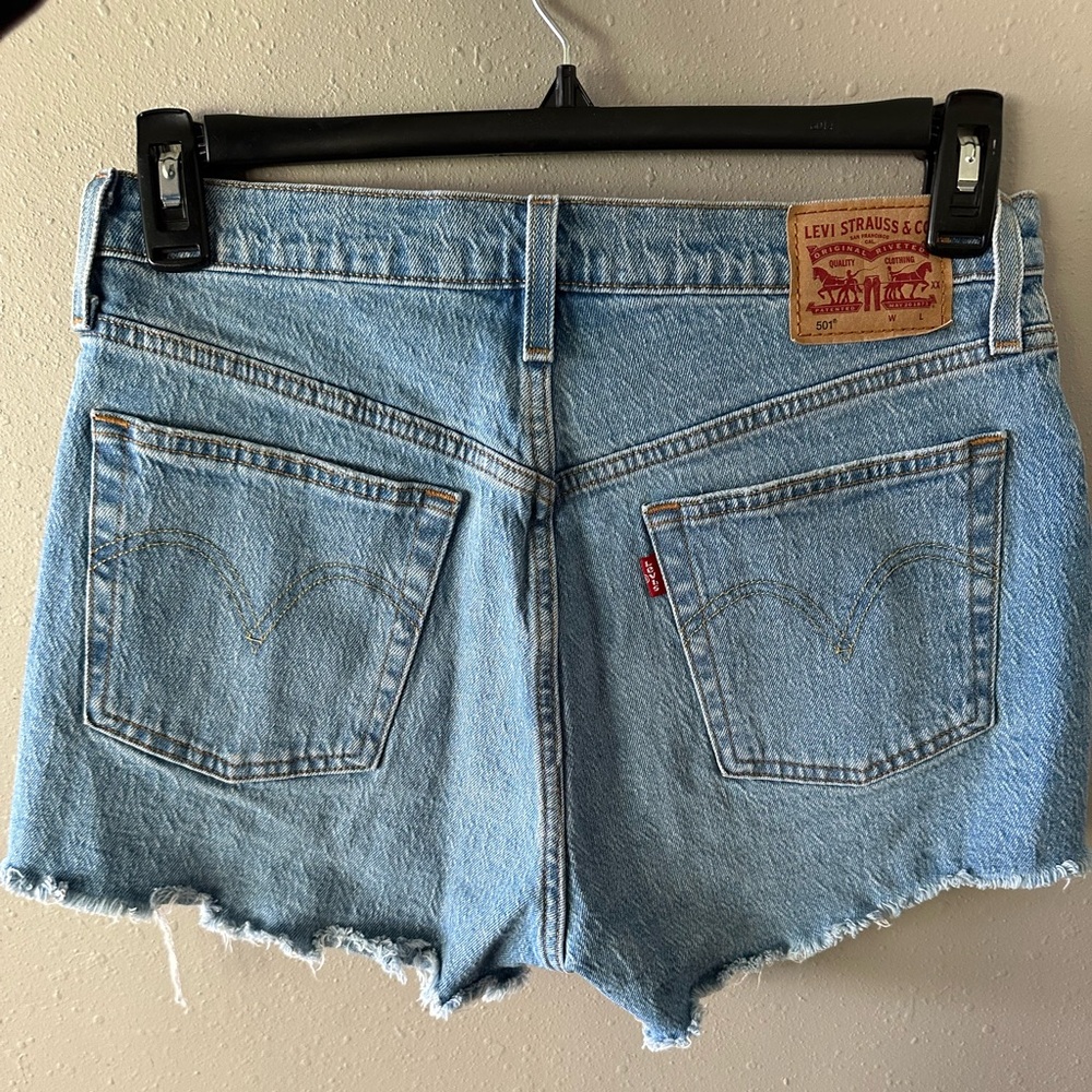 Levi’s 501 cut off button fly shorts size 30